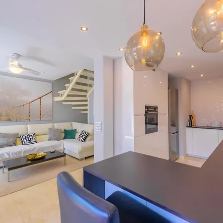 Beachfront 3br With Direct Access East * マルベーリャ