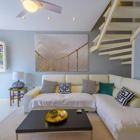 Beachfront 3br With Direct Access East 別荘 マルベーリャ