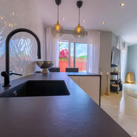 Beautiful Frontline Townhouse Сasa de vacaciones Marbella