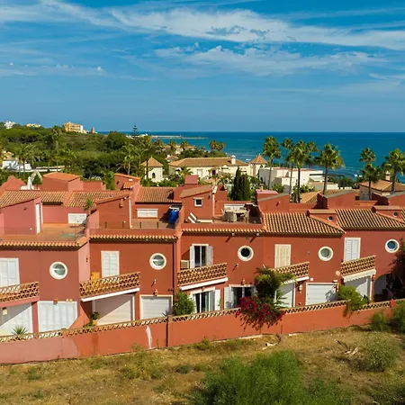 Feriehus Beautiful Frontline Townhouse *