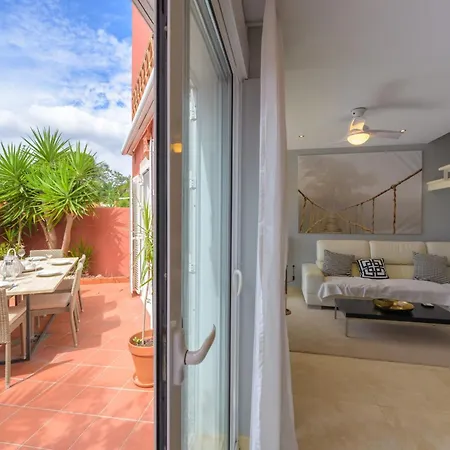 Beautiful Frontline Townhouse Holiday home