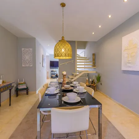 Holiday home Beautiful Frontline Townhouse *