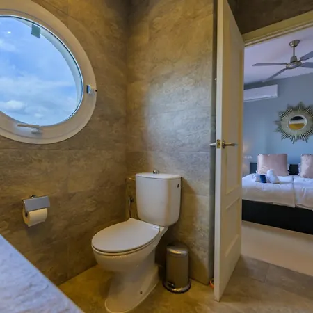 別荘 Beachfront 3br With Direct Access East マルベーリャ