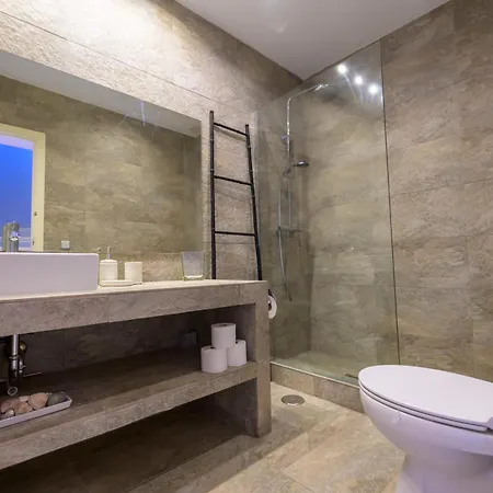 別荘 Beachfront 3br With Direct Access East