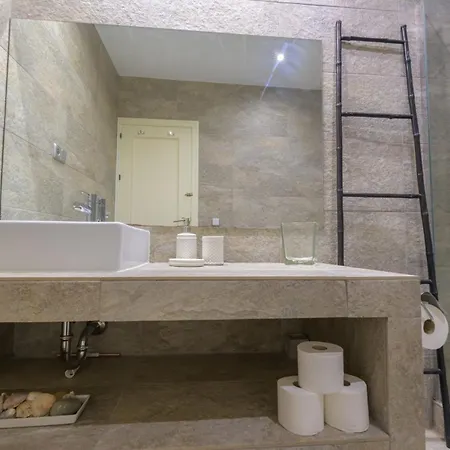 Beautiful Frontline Townhouse Holiday home