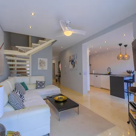 別荘 Beachfront 3br With Direct Access East マルベーリャ