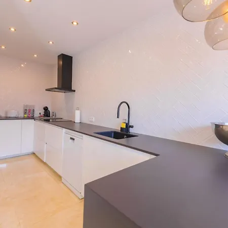 別荘 Beachfront 3br With Direct Access East マルベーリャ