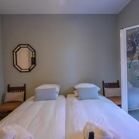 別荘 Beachfront 3br With Direct Access East