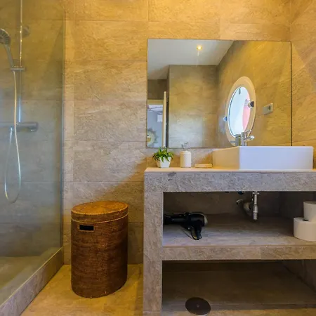 Beachfront 3br With Direct Access East * マルベーリャ