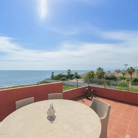 Beachfront 3br With Direct Access East 別荘