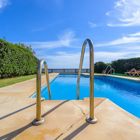 Beachfront 3br With Direct Access East 別荘 *