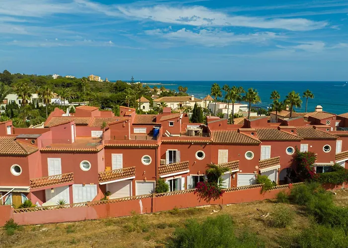 Feriehus Beautiful Frontline Townhouse *