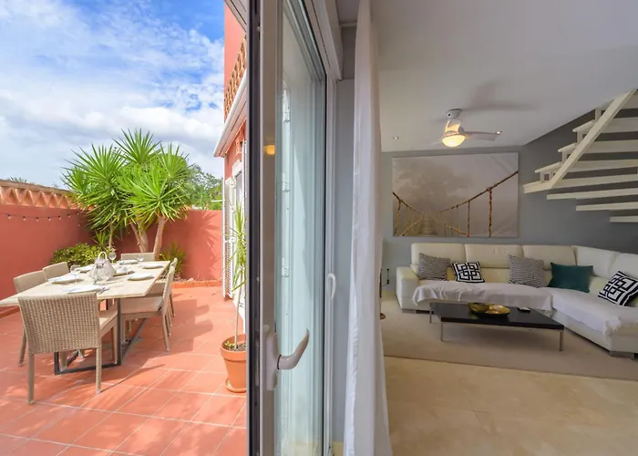Beautiful Frontline Townhouse Feriehus