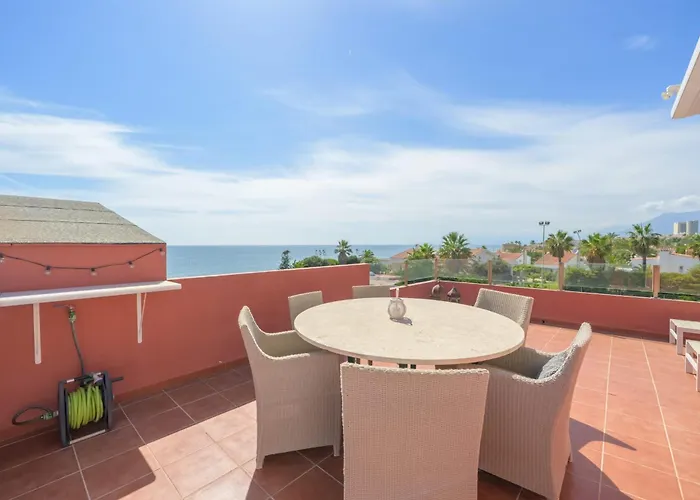 Feriehus Beautiful Frontline Townhouse *