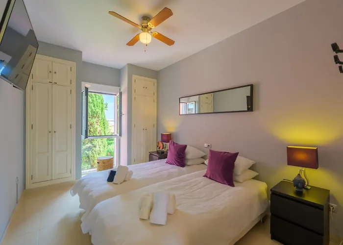 Feriehus Beautiful Frontline Townhouse Marbella