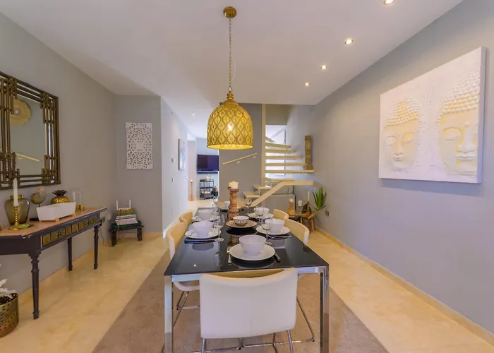 Feriehus Beautiful Frontline Townhouse *