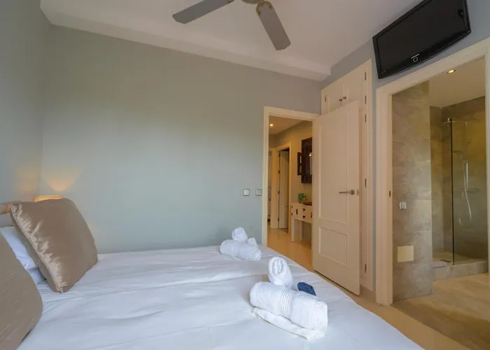 Beautiful Frontline Townhouse Feriehus Marbella