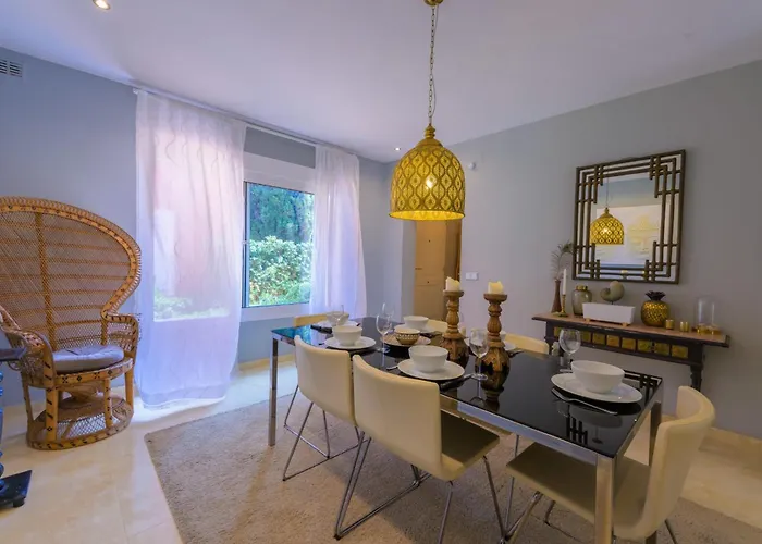 Feriehus Beautiful Frontline Townhouse Marbella
