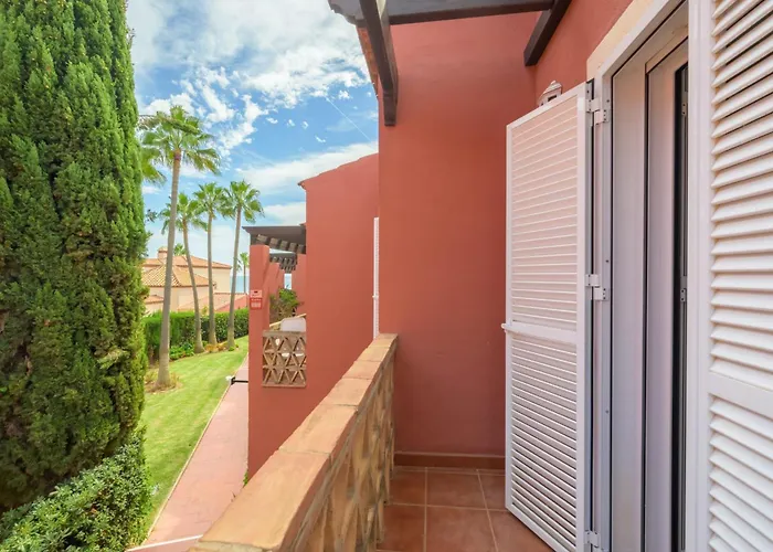 Feriehus Beautiful Frontline Townhouse *