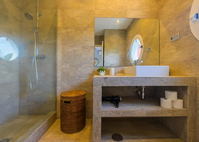 Feriehus Beautiful Frontline Townhouse Marbella