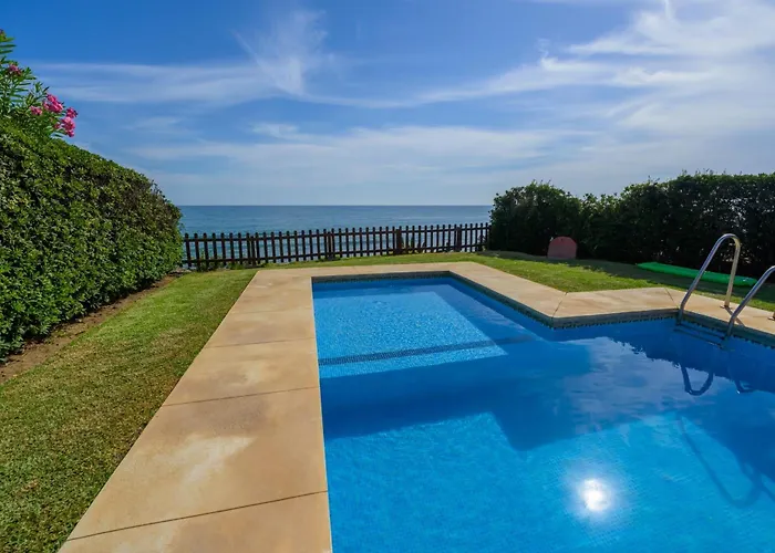 Feriehus Beautiful Frontline Townhouse *